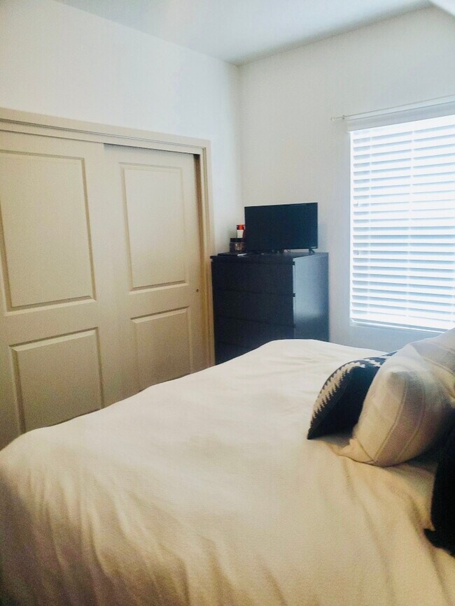 10387 S Sturgeon Dr, South Jordan, UT 84009
