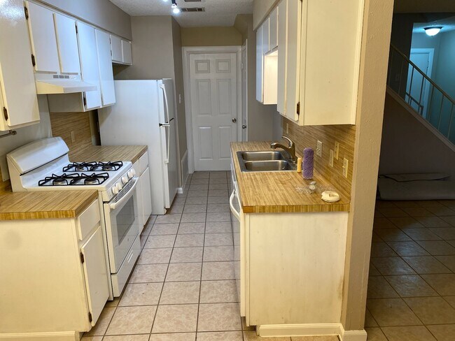 6702 Deatonhill Dr unit B, Austin, TX 78745 - photo 4