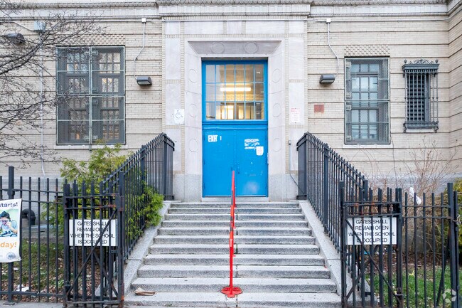 PS 595 has 272 students in grades PK, K-5