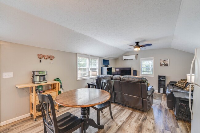 1470 Gulley River Rd unit 1 bed 1 bath house, Harrogate, TN 37752 - photo 4