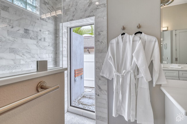 1669 Colleen St unit ID1346496P, Sarasota, FL 34231 - photo 3