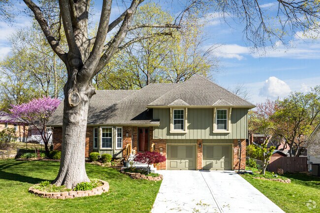 Tree-shaded streets are a hallmark of Glenwood Business District’s residential zones.