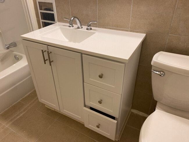 16 Stewart St unit second floor, Amsterdam, NY 12010 - photo 4