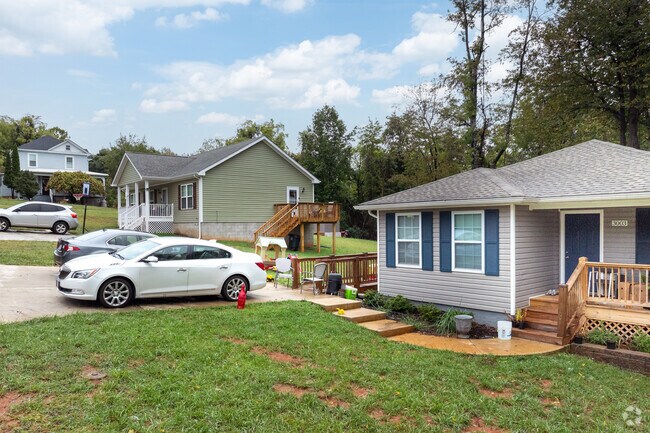 Modest single family homes in Winston Ridge give ample yard space while keeping neighbors near.