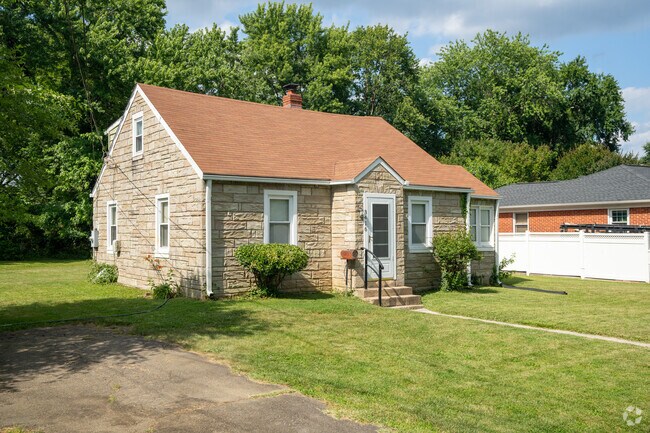 From cozy cottages to expansive estates, Groveton offers homes for every buyer.