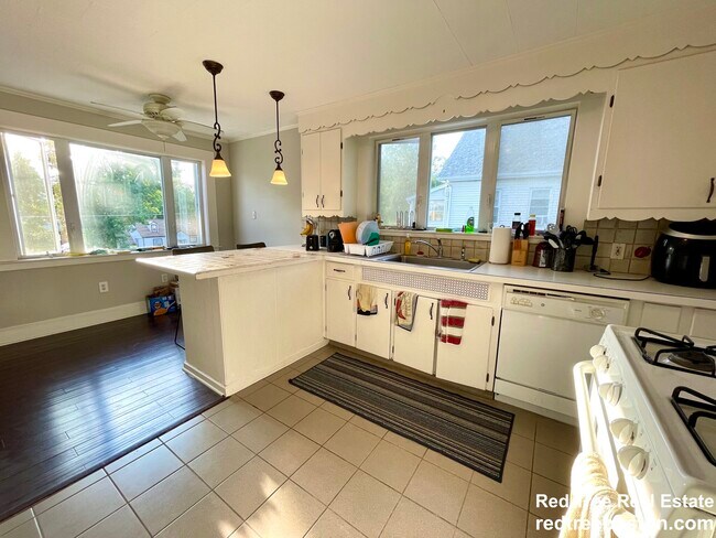 896 Fellsway unit 2, Medford, MA 02155 - photo 7