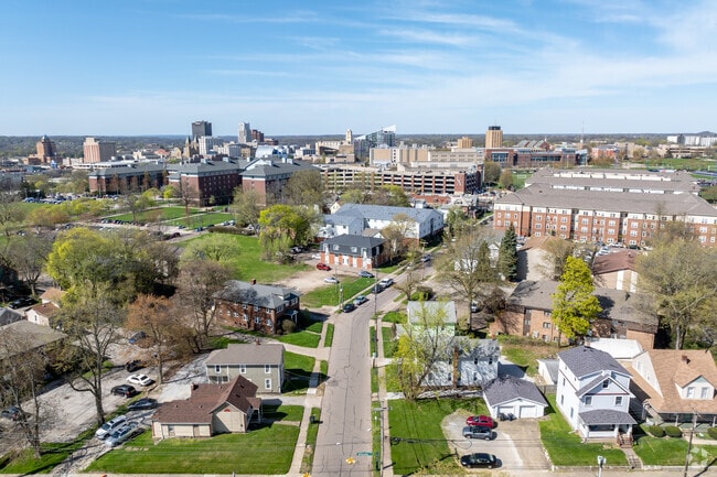 Residential areas of Downtown Akron are not far from the main city center.