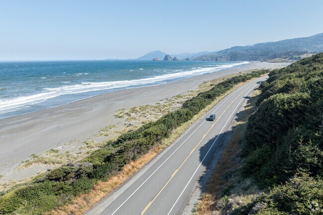 Opfir is connected to Gold Beach and Port Orford by Highway 101.