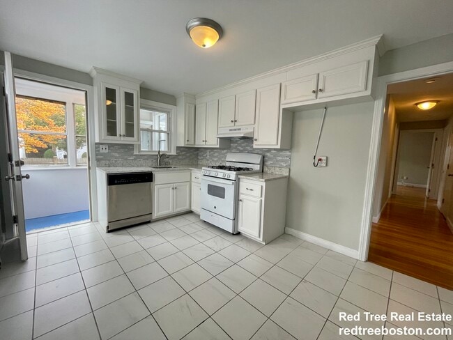 59 Desoto Rd unit 3, West Roxbury, MA 02132 - photo 6