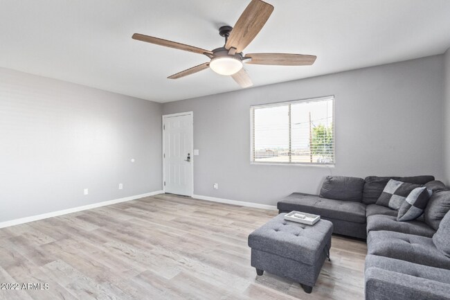 2437 E Jones Ave, Phoenix, AZ 85040 - photo 4