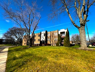 2275 Country Club Dr, Woodridge, IL 60517