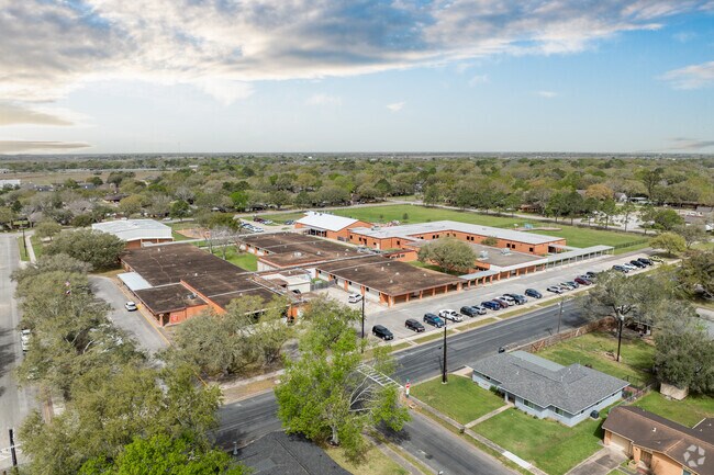 Hutchins Elementary earns a B- rating from niche.com.