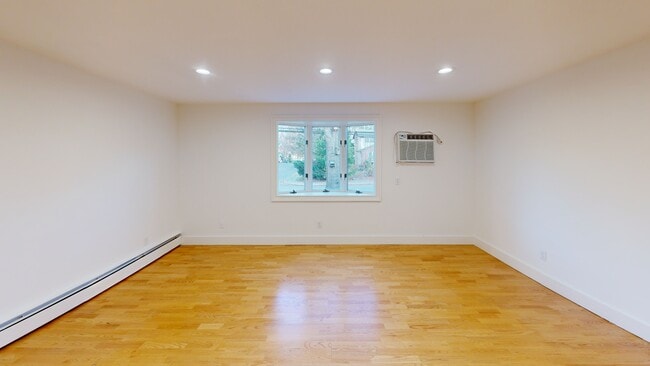 11 Hill St, Ronkonkoma, NY 11779 - photo 2