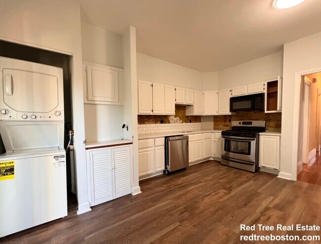 401 E 7th St unit 3, Boston, MA 02127 - photo 2