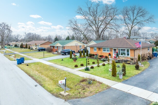 Downtown Palos Heights homes are mostly single story brick ranch styles.