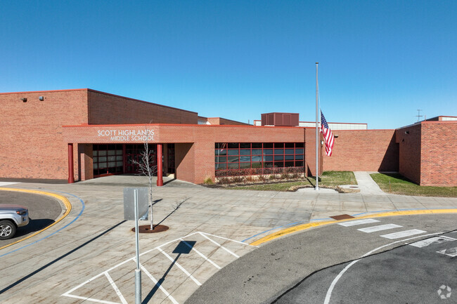 Scott Highlands Middle School has a student-teacher ratio of 19 to 1.