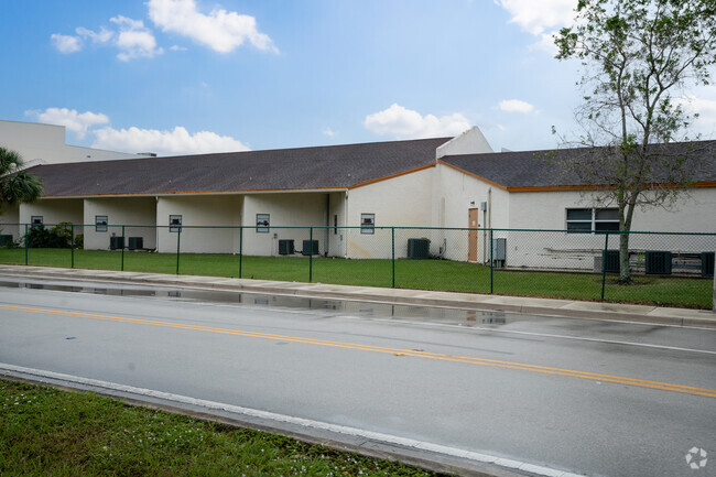 Where Dreams Take Flight, Pinewood Weaves a Tapestry of Learning and Joyful Discovery.
