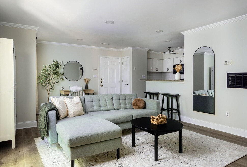 2711 Randolph Rd unit ID1353815P, Charlotte, NC 28207 - photo 1