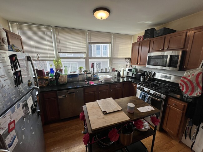 332 Beacon St unit 3, Somerville, MA 02143 - photo 3