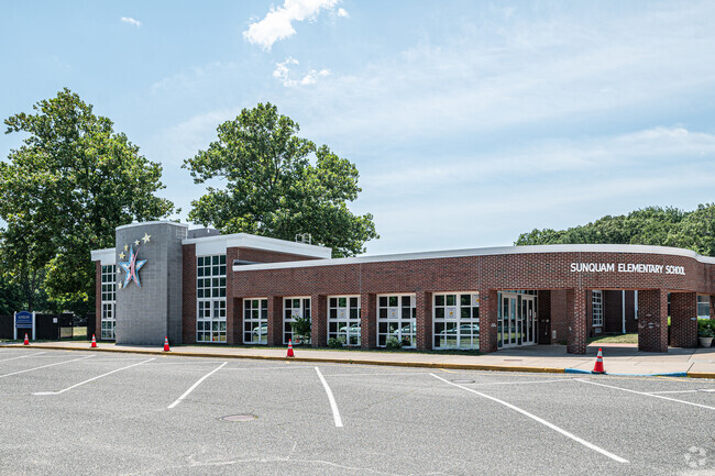 Sunquam Elementary School has a 64% proficient rate in math in Melville.