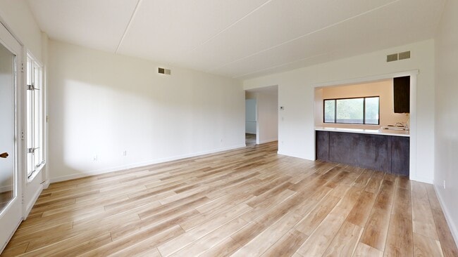 Heritage Sound Condominiums unit A34, Milford, CT 06460 - photo 2