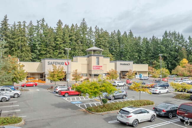 Safeway is the go to for groceries in The Lakes WA.