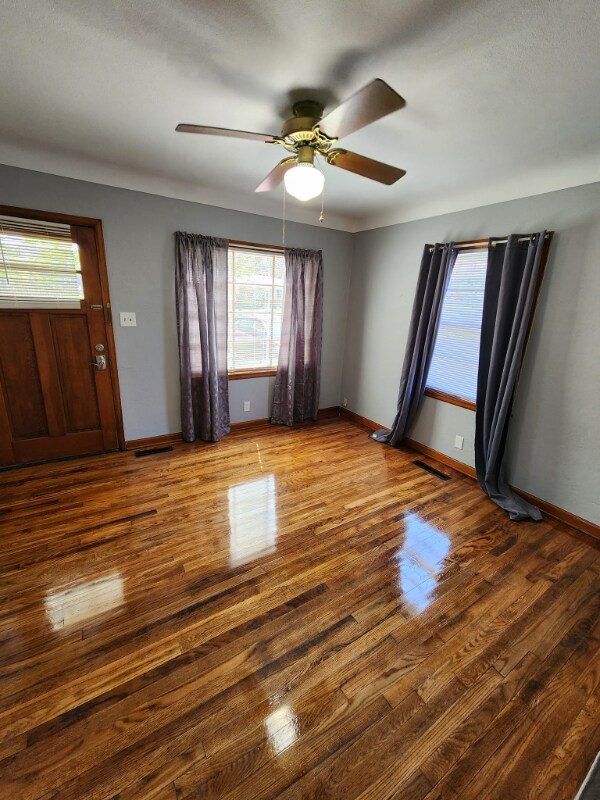 1450 30th St NE, Cedar Rapids, IA 52402 - photo 2