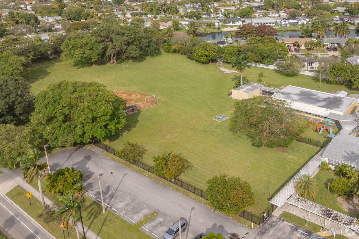 Cutler Ridge Park Building