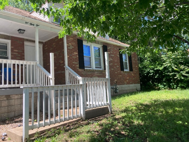 135 N Dade Ave, Saint Louis, MO 63135 - photo 2