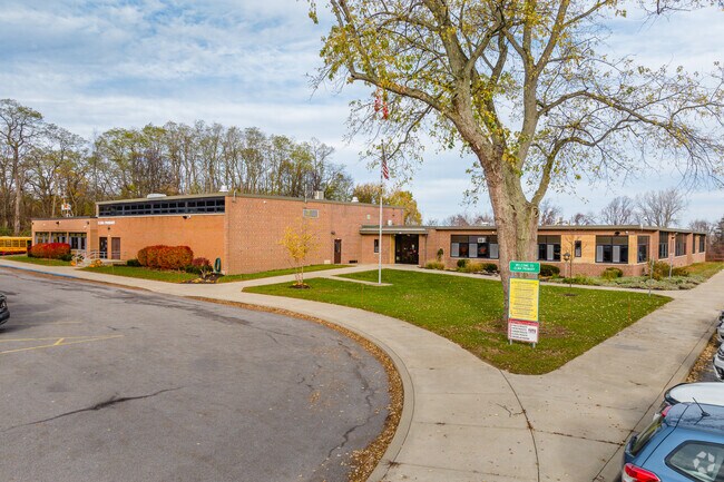 Elma Primary is an above average public school for grades K-4.