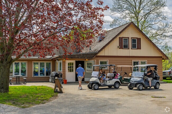 Kearsley Lake Municipal Golf Course golfers have views of Kearsley Reservior in Northeast Flint.