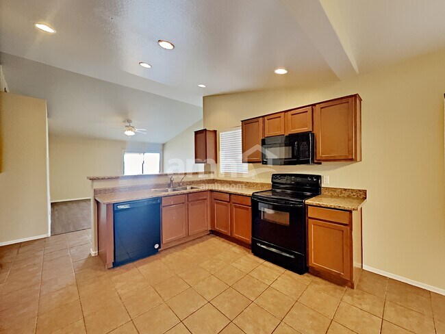 5305 S 27th Dr, Phoenix, AZ 85041 - photo 4
