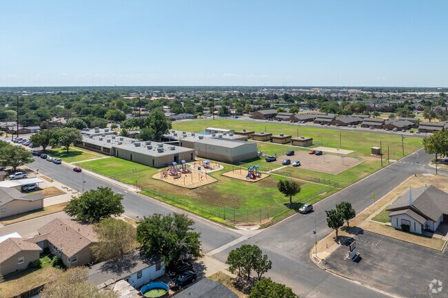 Wester Elementary School has a student-teacher ratio of 12:1.