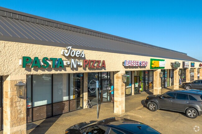 Keller Parkway has plenty of restaurants for foodies in North Keller.