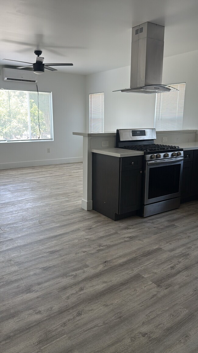 4606 S Normandie Ave unit Bottom 2, Los Angeles, CA 90037 - photo 5