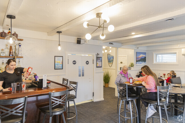 The Hydro Tavern in Berlin is where good friends and good eats meet.