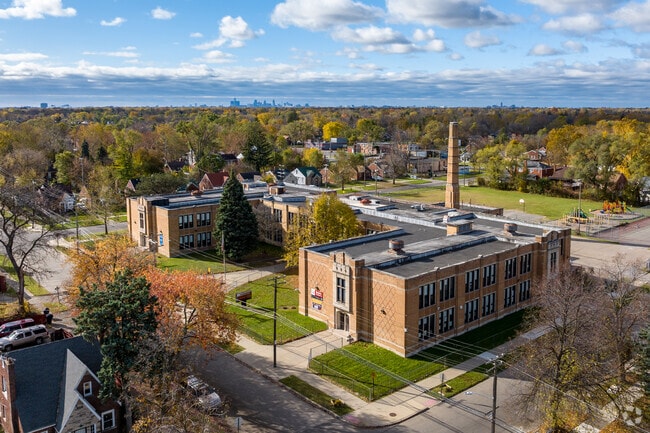 Brewer Academy is centrally located inside Maple Ridge, making pick up and drop off easy.