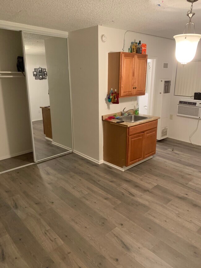 7253 Jordan Ave, Los Angeles, CA 91303 - photo 3