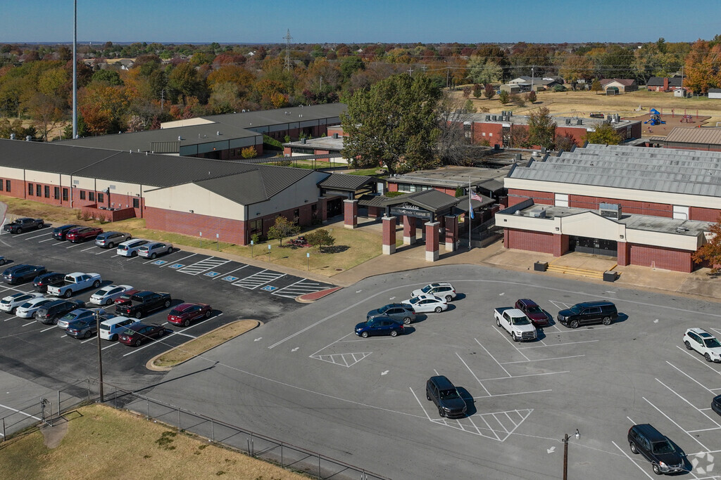 Owasso Schools share a vision of inspiring each other to learn, grow and serve.