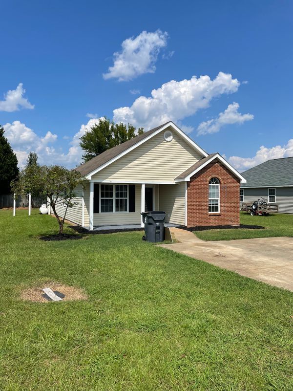 208 Strawbridge Ln, Bonaire, GA 31005