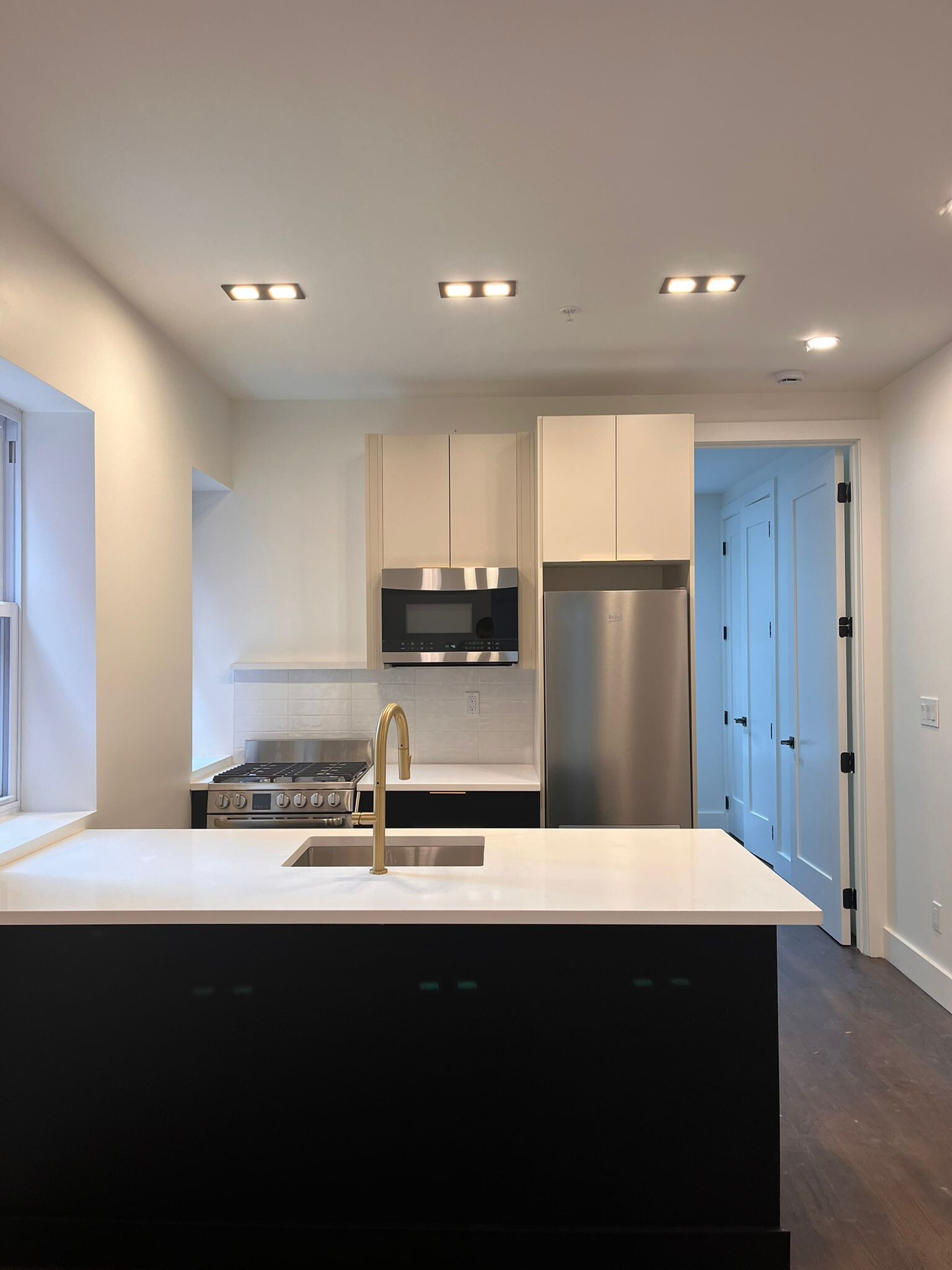 276 Hoboken Ave unit 4, Jersey City, NJ 07306 - photo 1