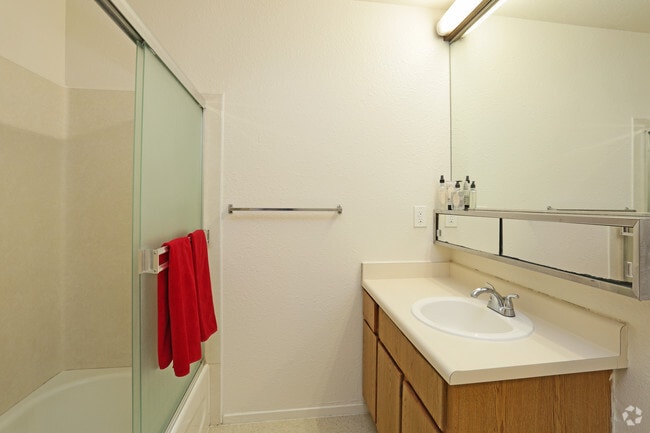 Bathroom - 2 Bedroom