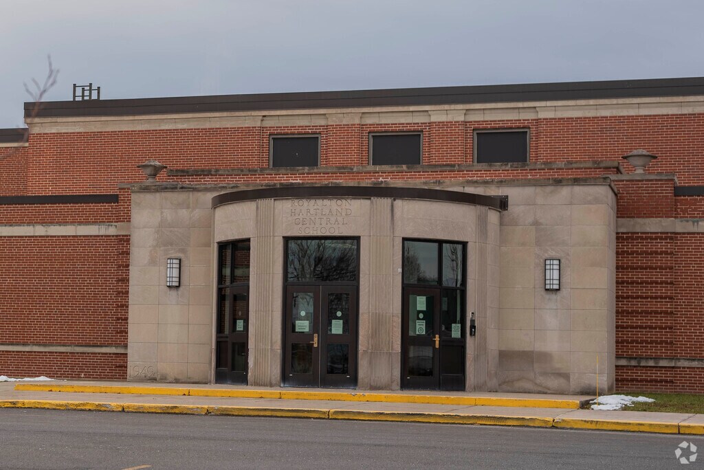 Royalton-Hartland High School provides education in the neighborhood o
Outlying Niagara County.