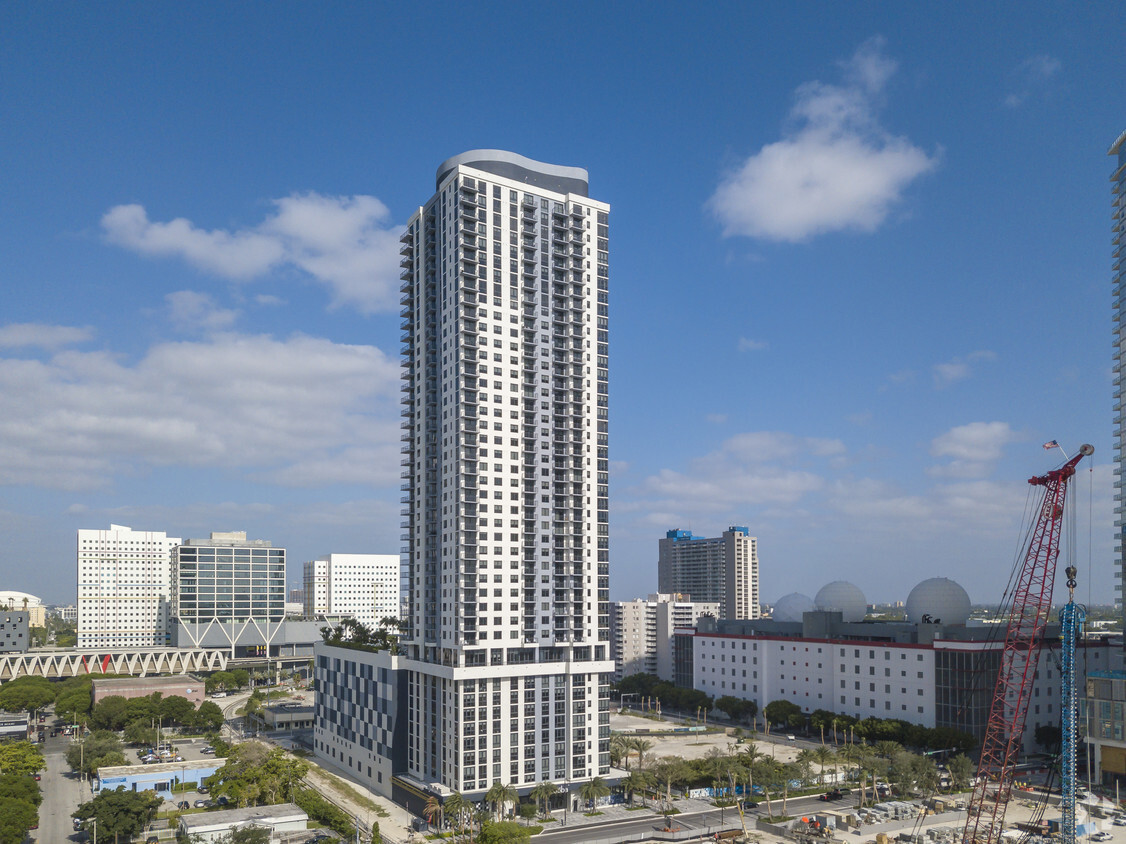 Caoba Miami Worldcenter Apartments, Florida International University