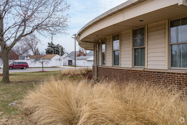 Geer Park Elementary School, Campus.