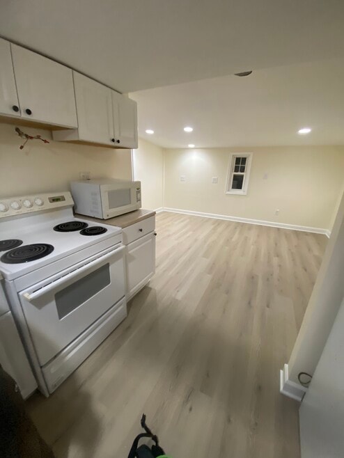 112 Albright Ave unit 12A, Stratford, CT 06614 - photo 1