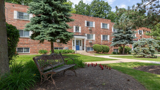 680 Smith Ct, Rocky River, OH 44116