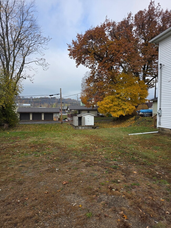 409 S 3rd St, Coshocton, OH 43812 - photo 7