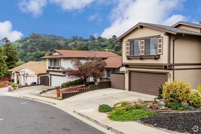Homes at the top of the sloping streets have stunning views of El Sobrante Manor.