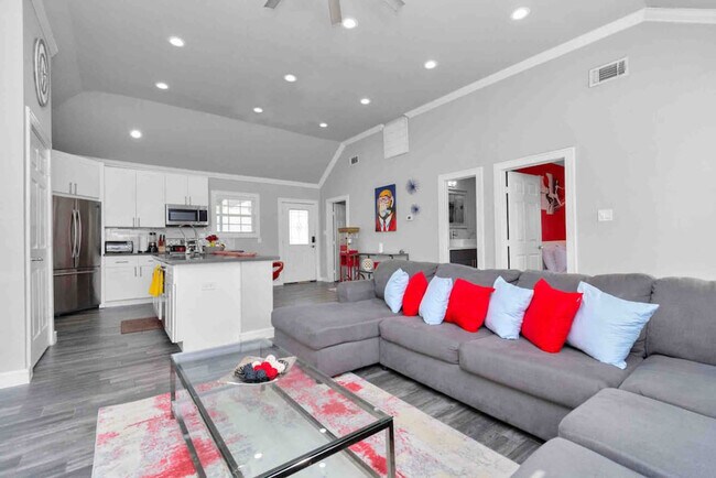 2615 Arbor St unit FL2-ID1047946P, Houston, TX 77004 - photo 2